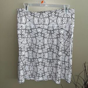 EXCELLENT CONDITION WOMEN’S MEDIUM CARVE DESIGNS SKIRT